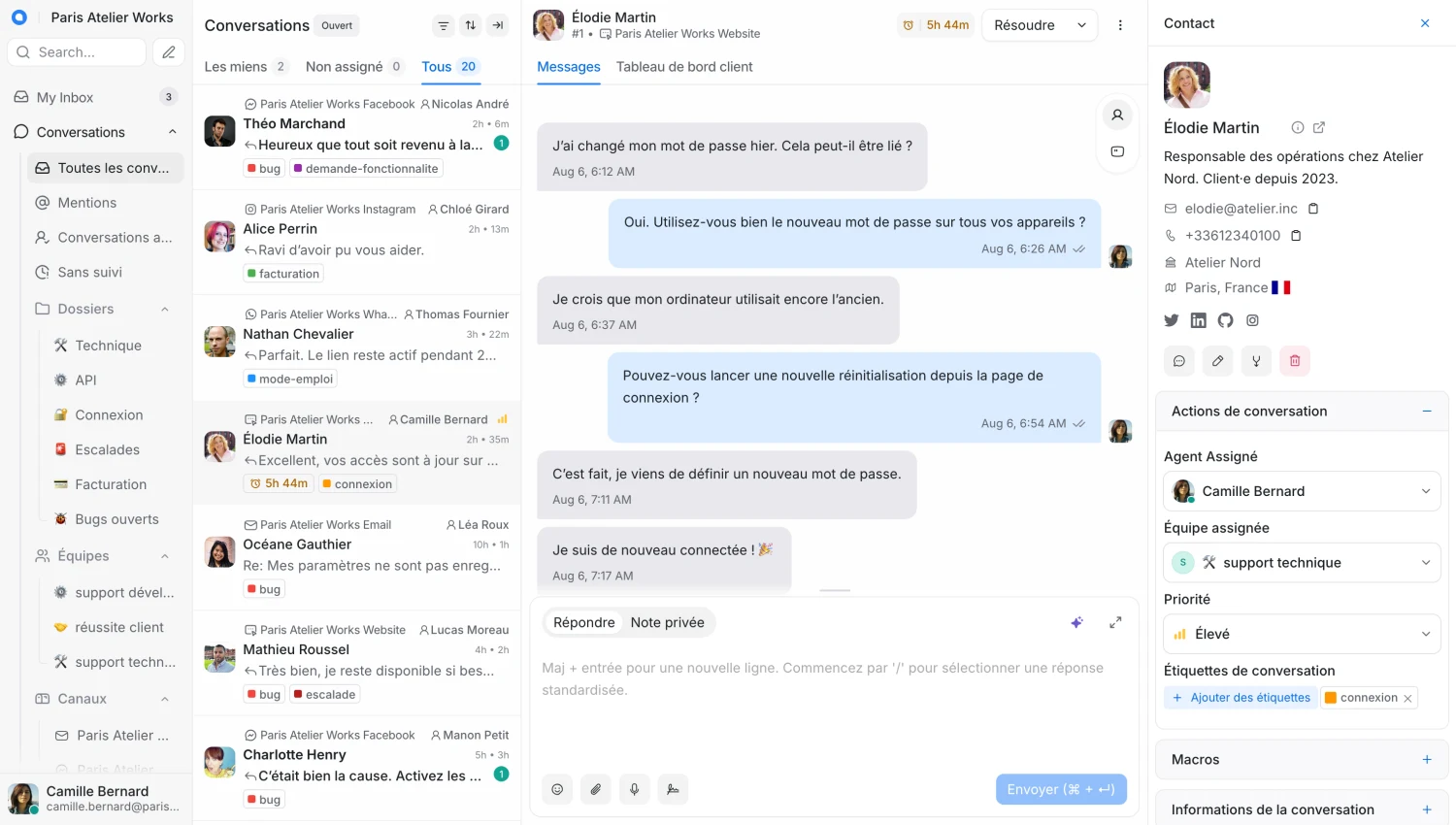 Vue des conversations Replynivo : la liste de la boîte de réception à gauche, une conversation client ouverte au centre, et le panneau des coordonnées du contact et des actions de conversation à droite.